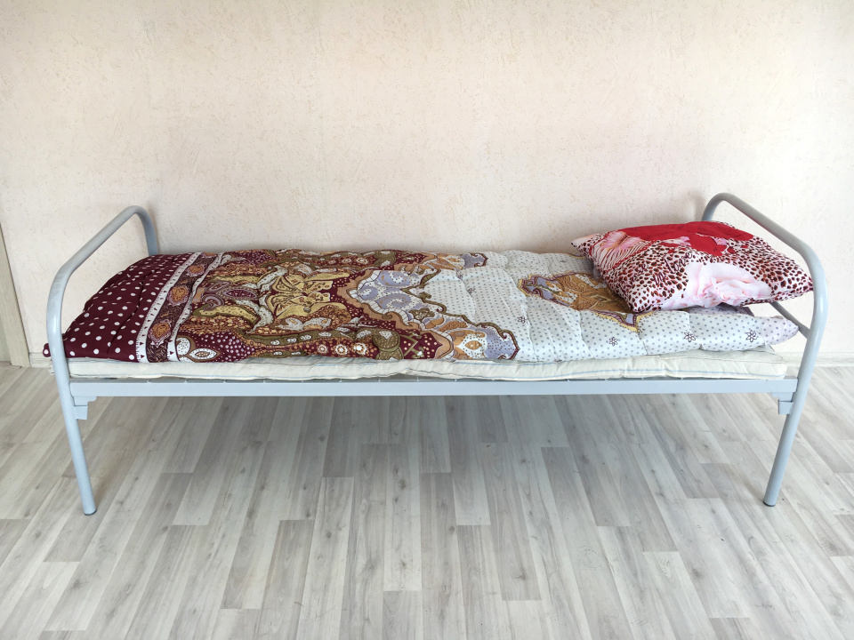 Кровать одноярусная с царгами